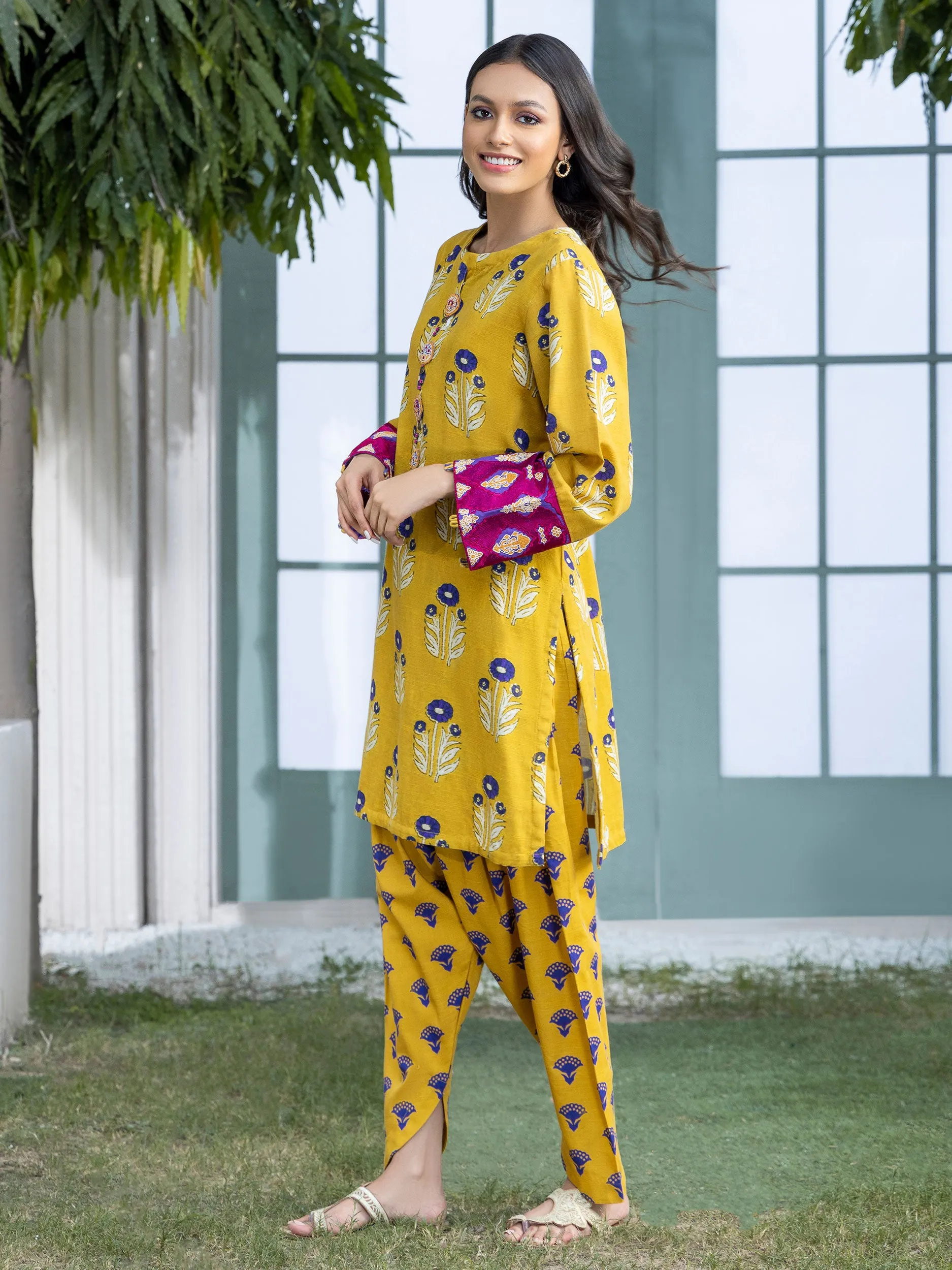 2 Piece Khaddar Suit-Embroidered (Pret)