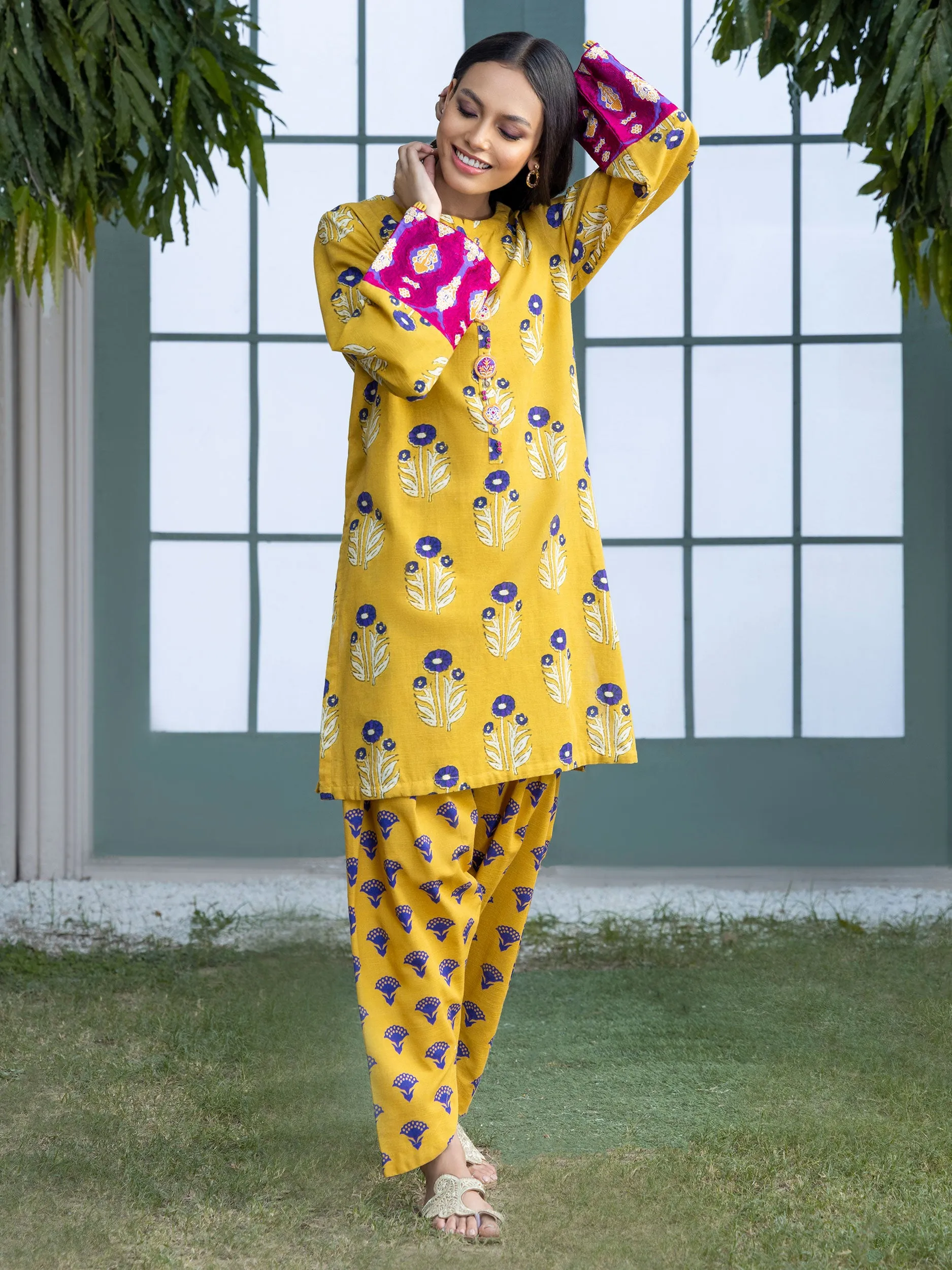 2 Piece Khaddar Suit-Embroidered (Pret)
