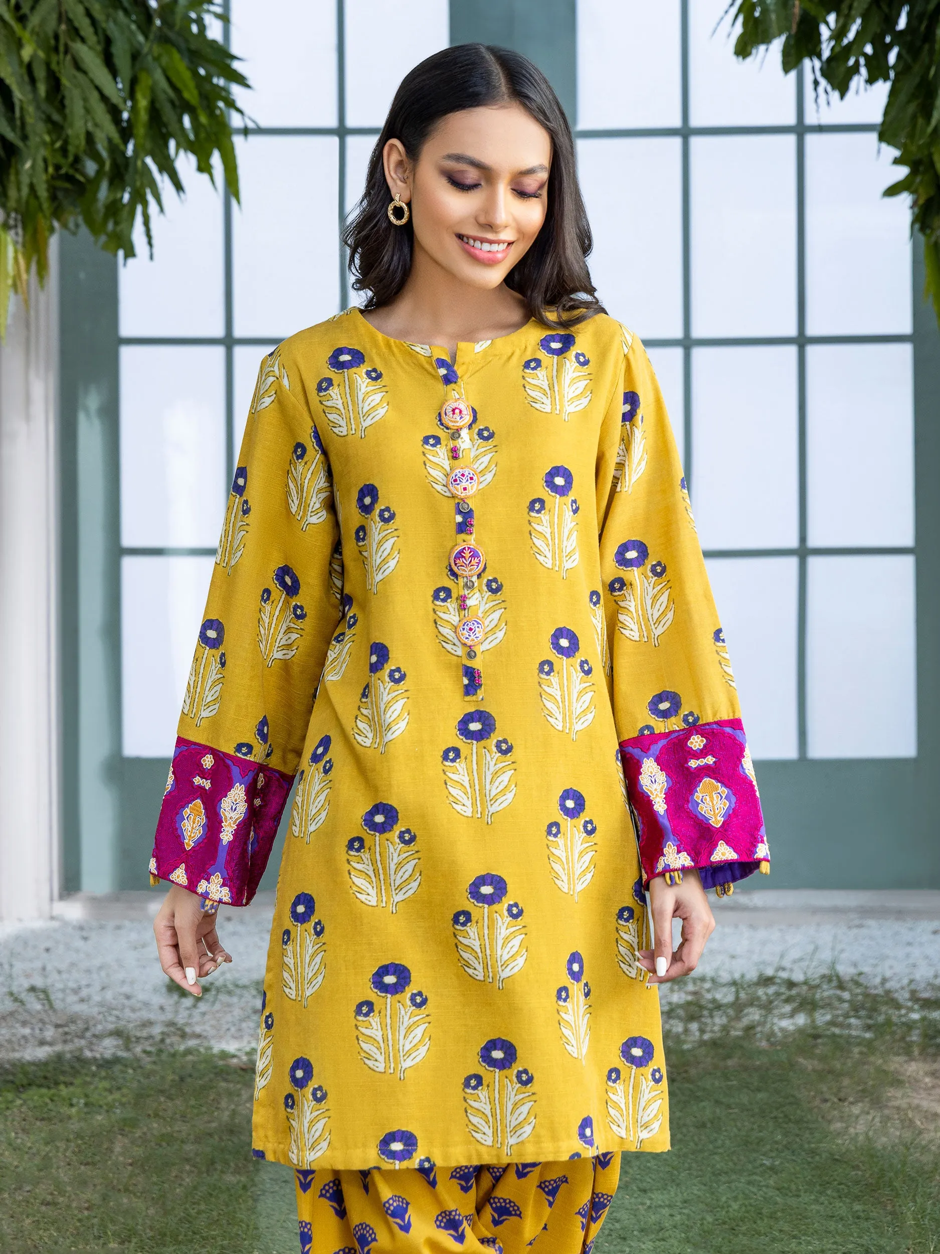 2 Piece Khaddar Suit-Embroidered (Pret)