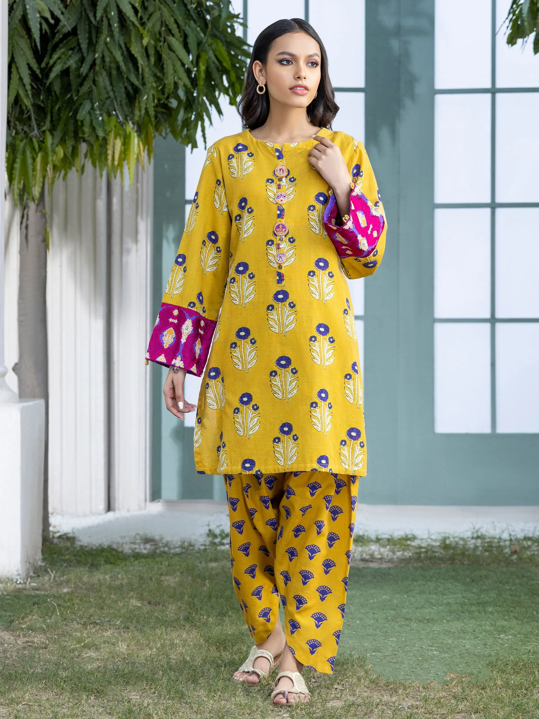 2 Piece Khaddar Suit-Embroidered (Pret)