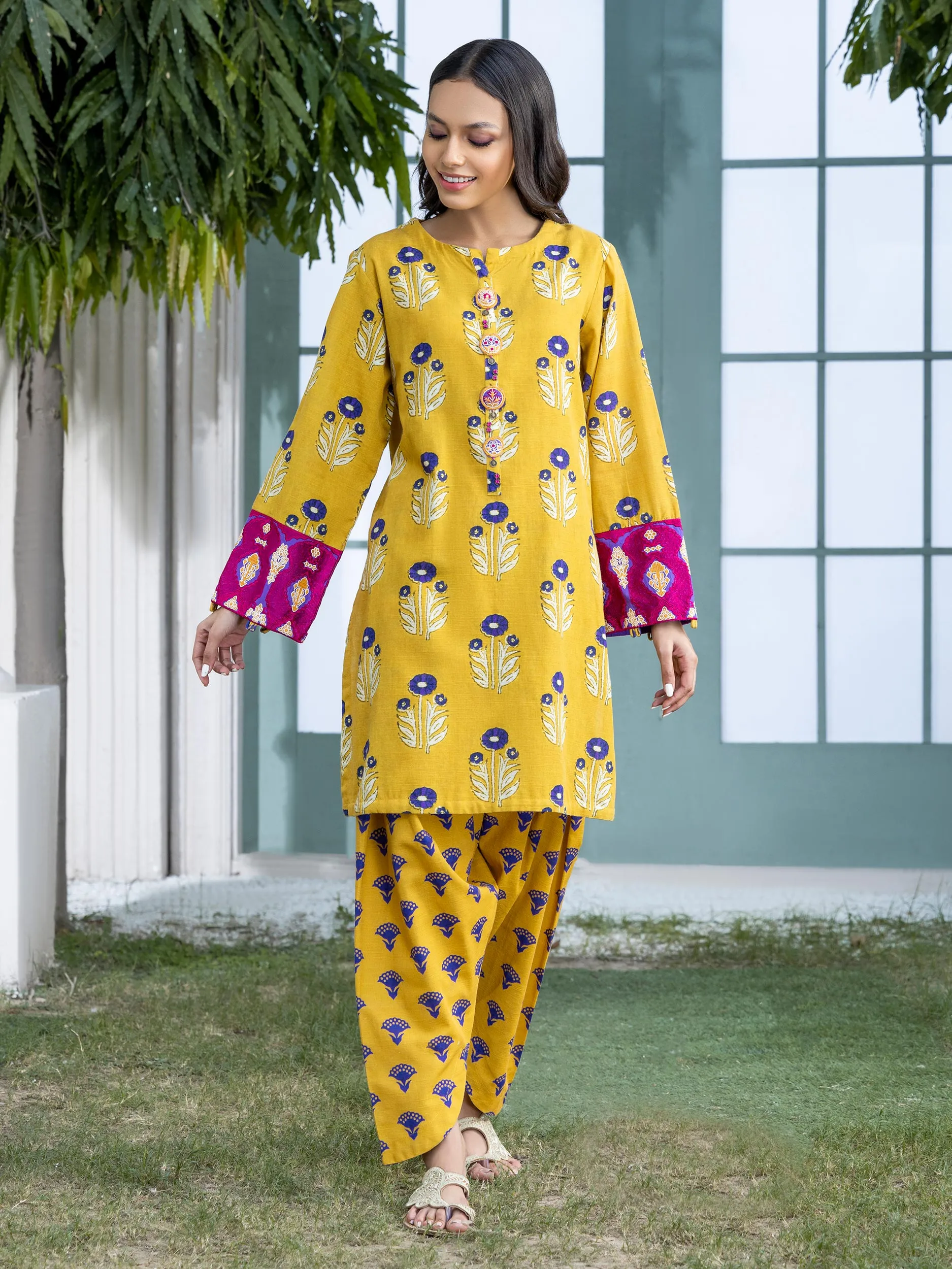 2 Piece Khaddar Suit-Embroidered (Pret)