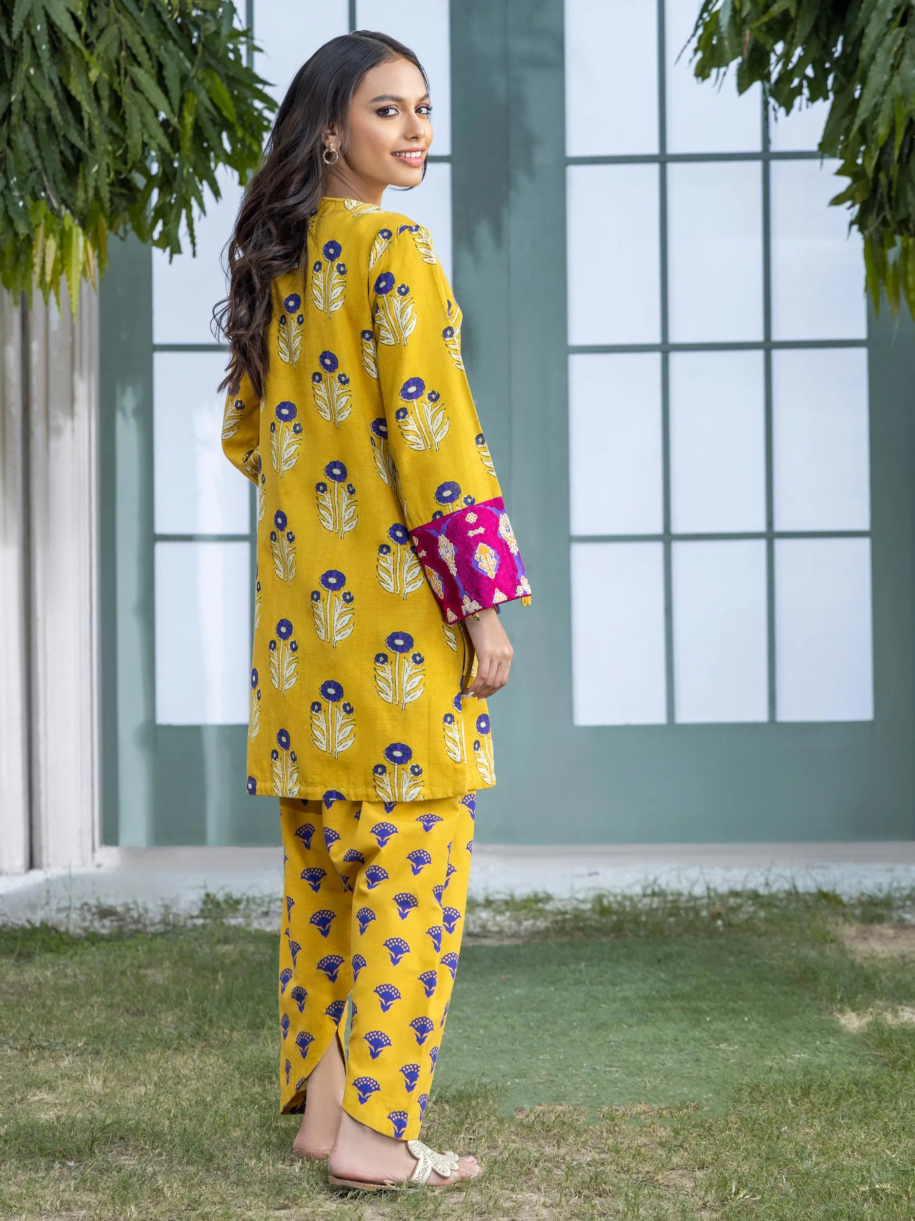2 Piece Khaddar Suit-Embroidered (Pret)