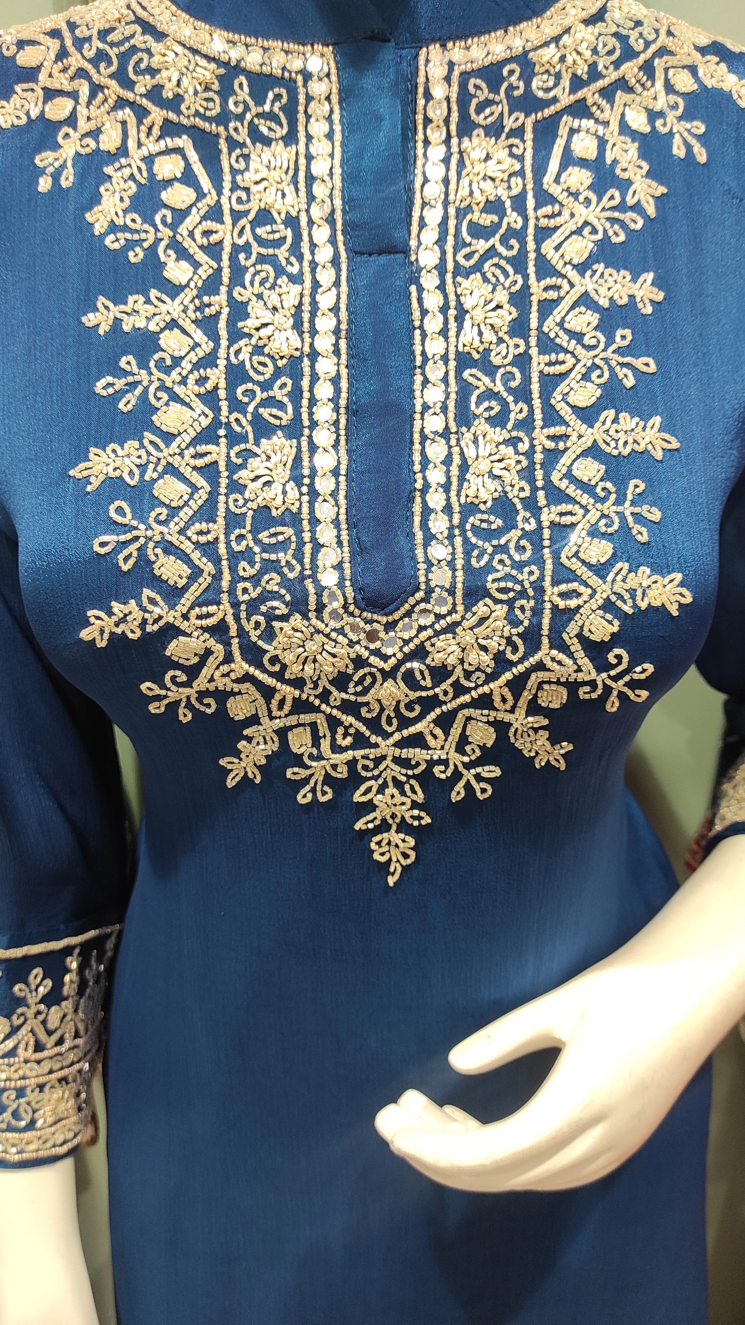 Chinon Coord Set With Handwork