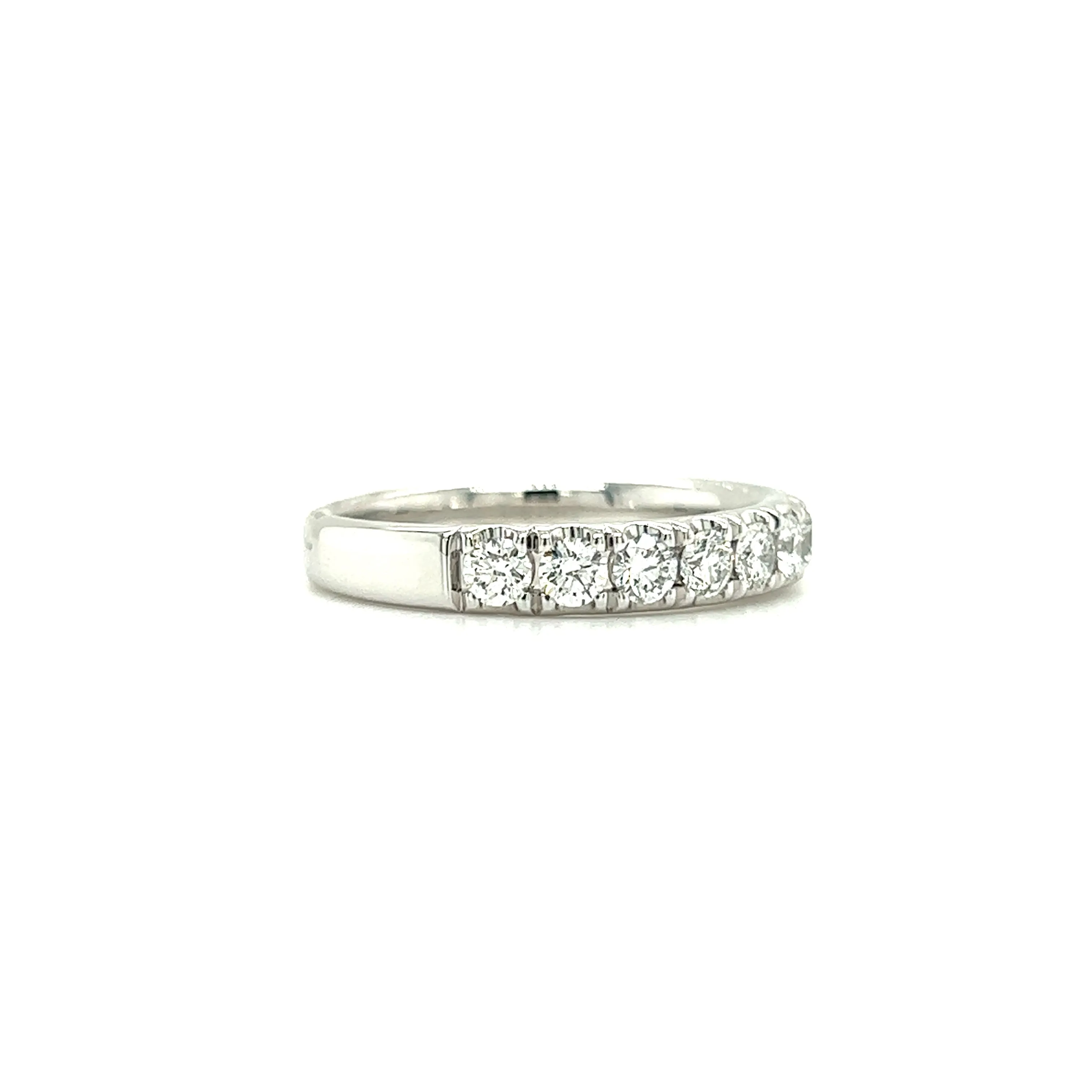 Diamond Ring with 0.98ctw of Diamonds in Platinum
