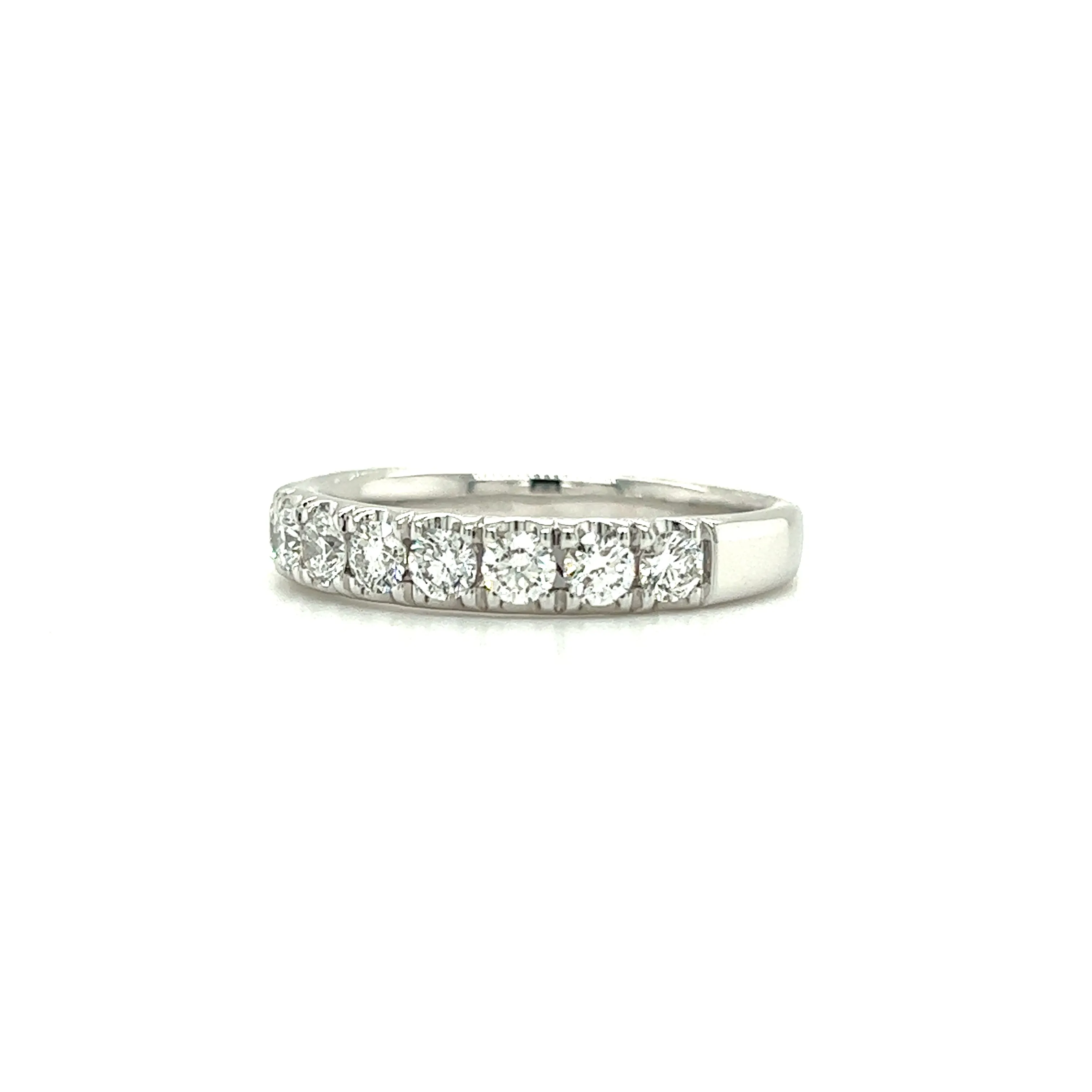 Diamond Ring with 0.98ctw of Diamonds in Platinum